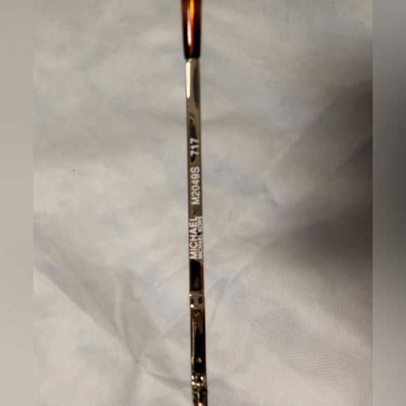 Michael Kors aviator 2049S sunglass - Picture 2 of 2